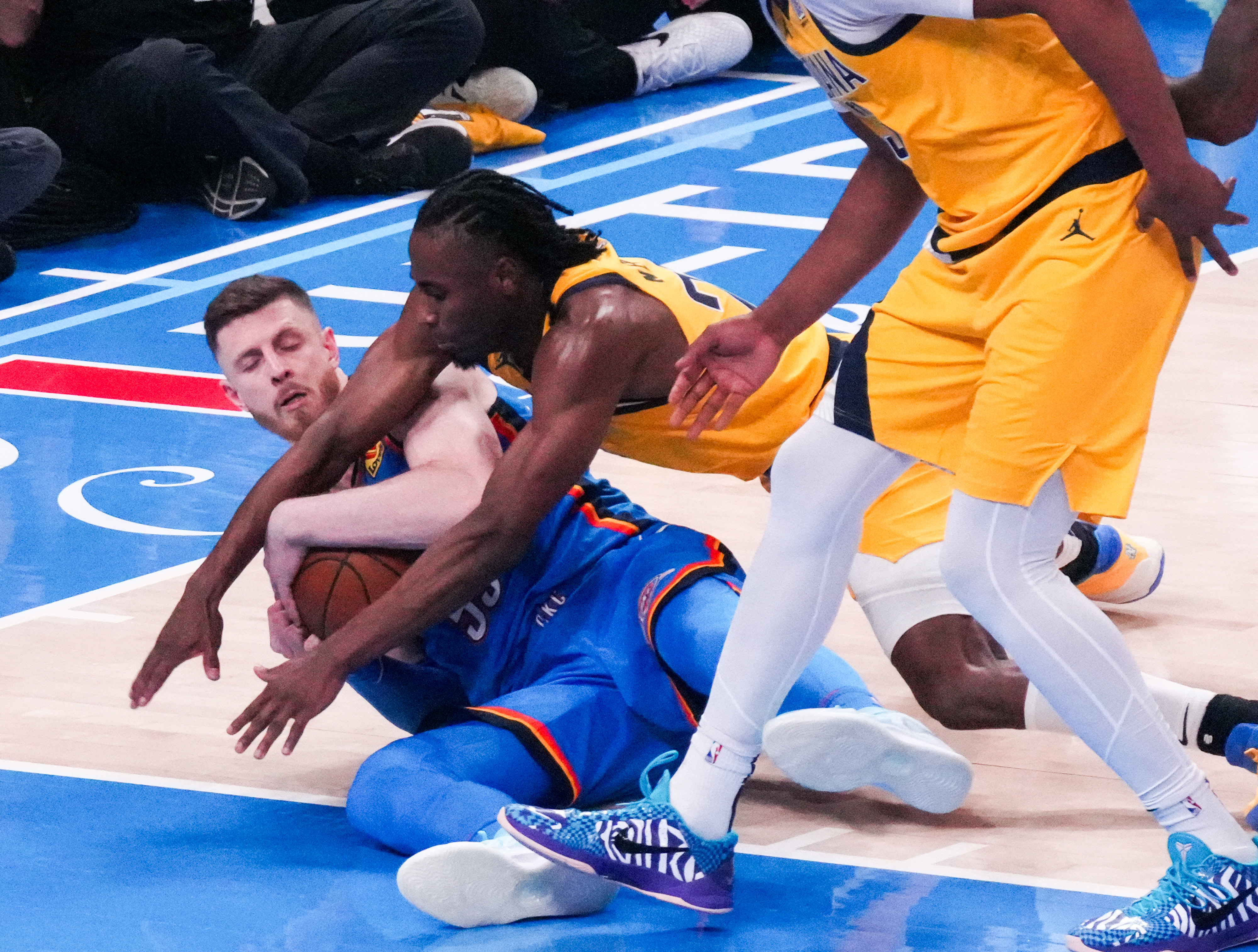 九游体育赛地聚焦——NBA季后赛转会期热度飙升，金州勇士篮板制胜，底气十足，控场能力受关注的简单介绍